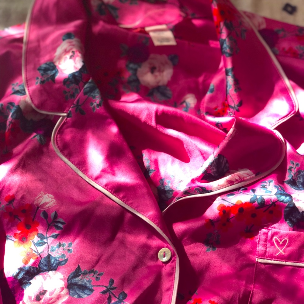 VICTORIA'S SECRET
Satin Long PJ Set